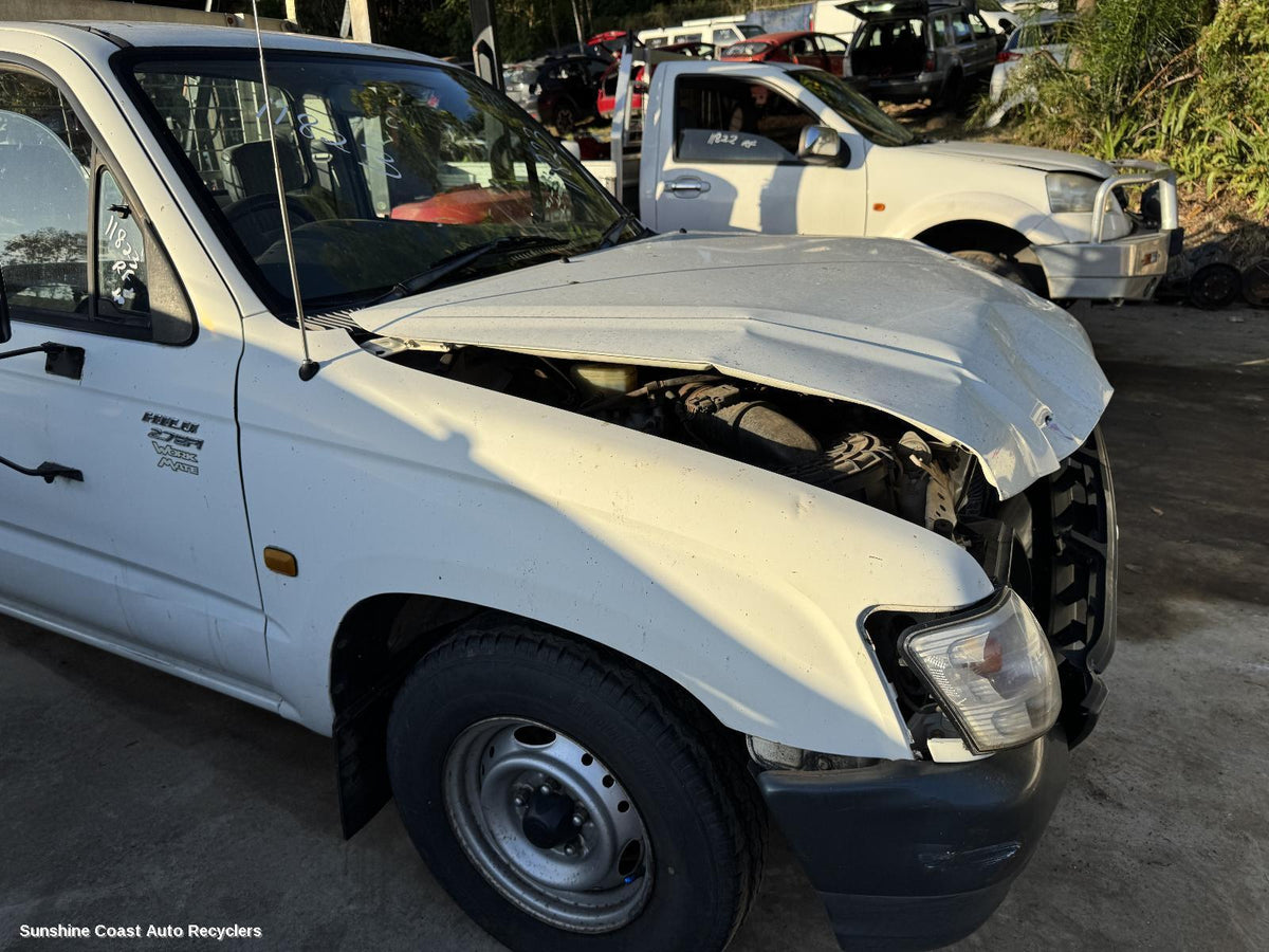 2001-2005 Toyota Hilux Right Guard