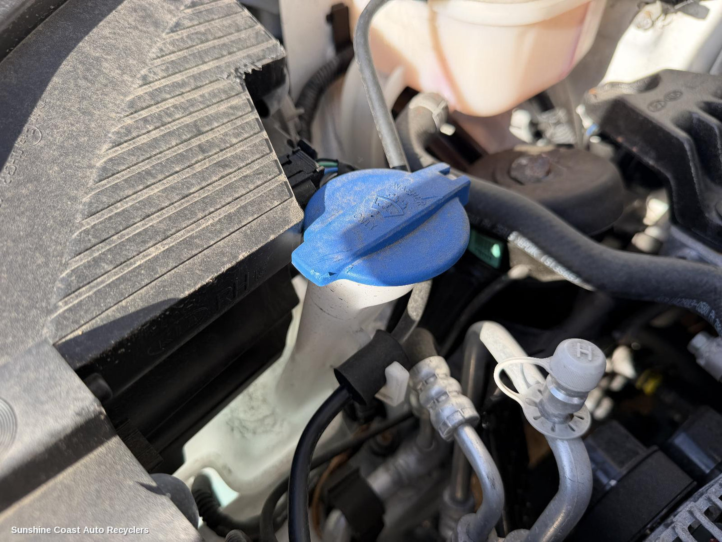 2020-2026 Kia Stonic Washer Bottle