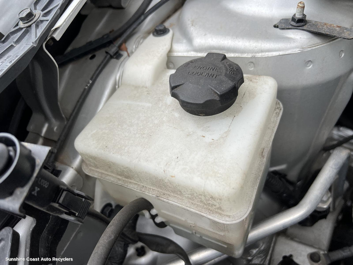 2010-2012 Hyundai I20 Overflow Bottle