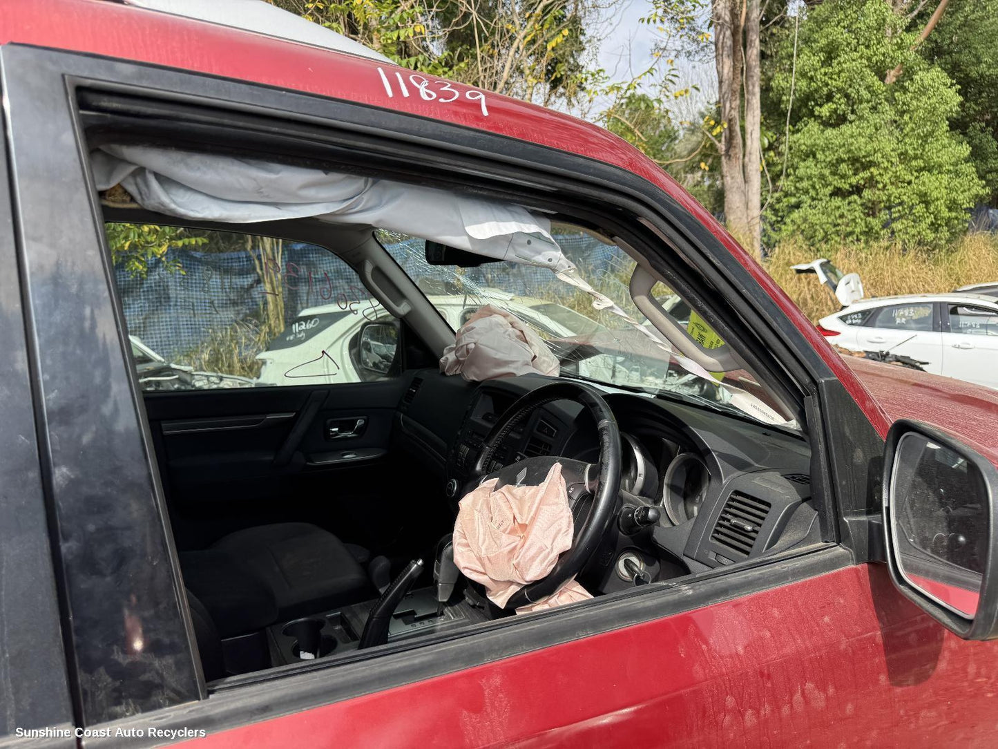 2009 Mitsubishi Pajero Right Front Door Window