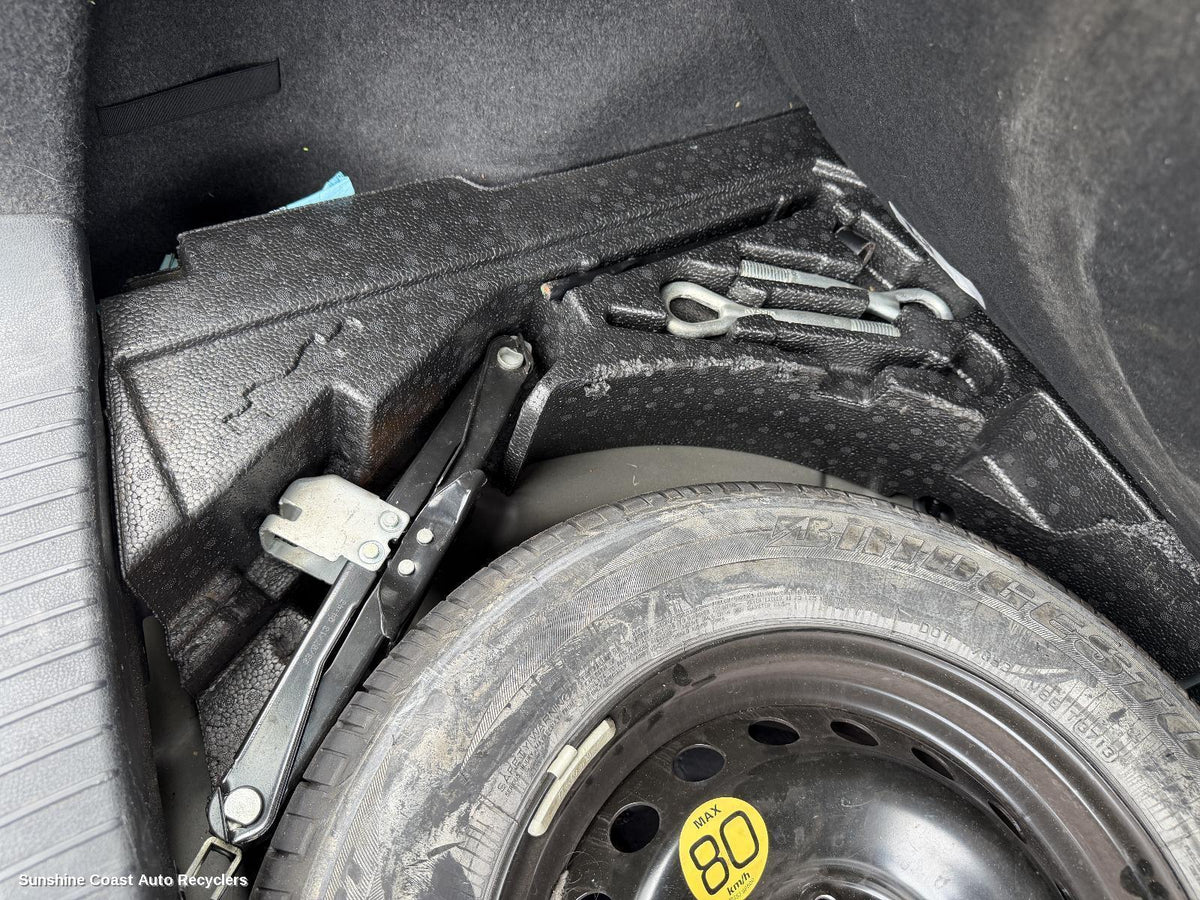 2007-2014 Nissan Dualis Jack Tool Kit