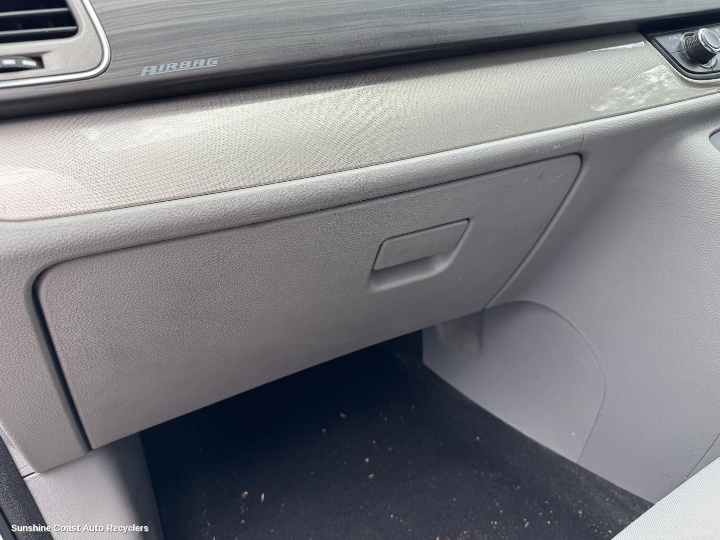 2015-2025 Ldv G10 Glove Box