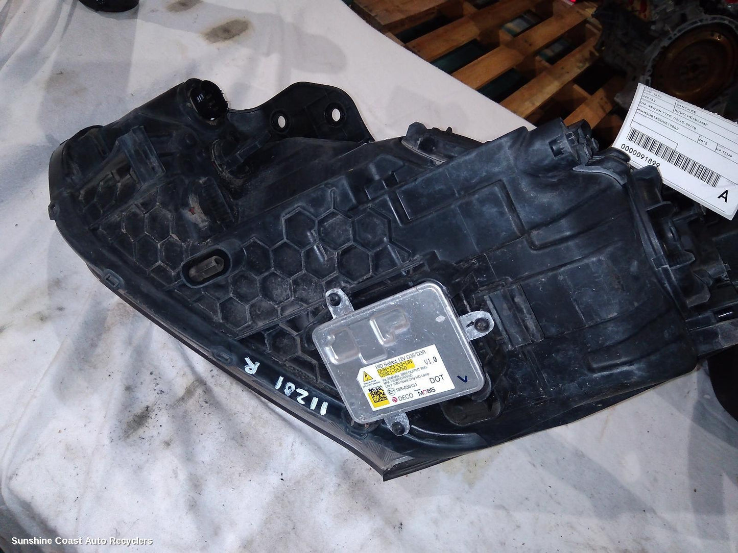 2015 Hyundai Santa Fe Right Headlamp