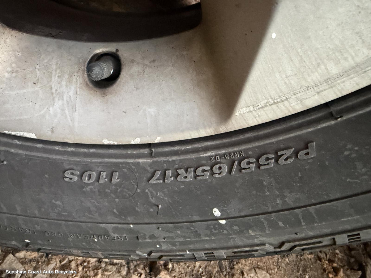 2005-2013 Nissan Pathfinder Tyre