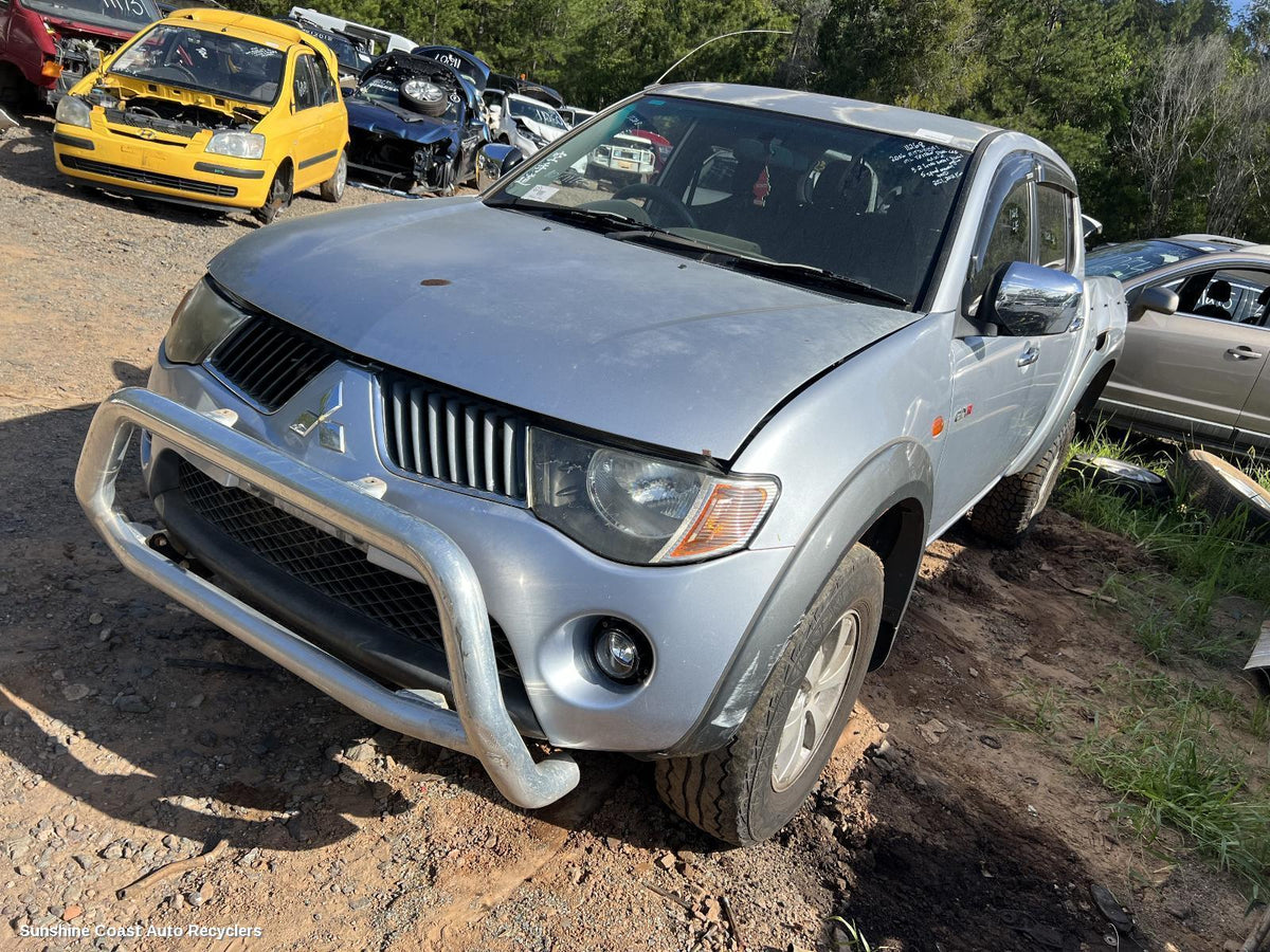 2006-2015 Mitsubishi Triton Pwr Dr Wind Switch