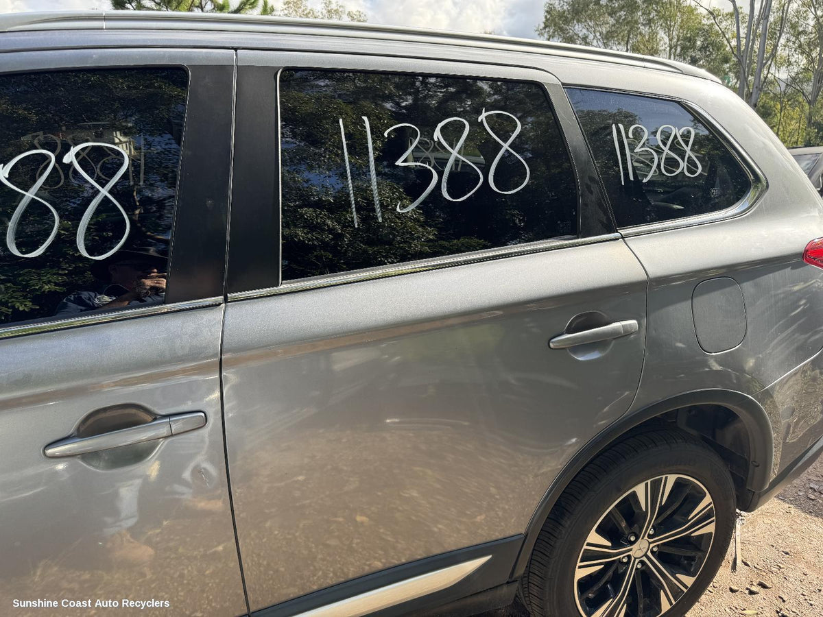 2015-2021 Mitsubishi Outlander Left Rear Door Sliding