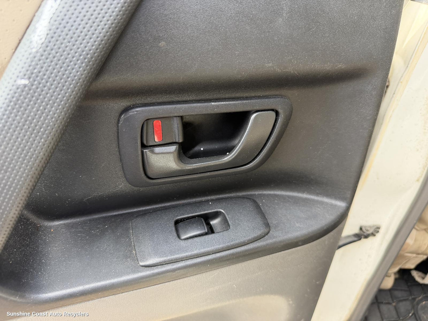 2000-2006 Mitsubishi Pajero Pwr Dr Wind Switch