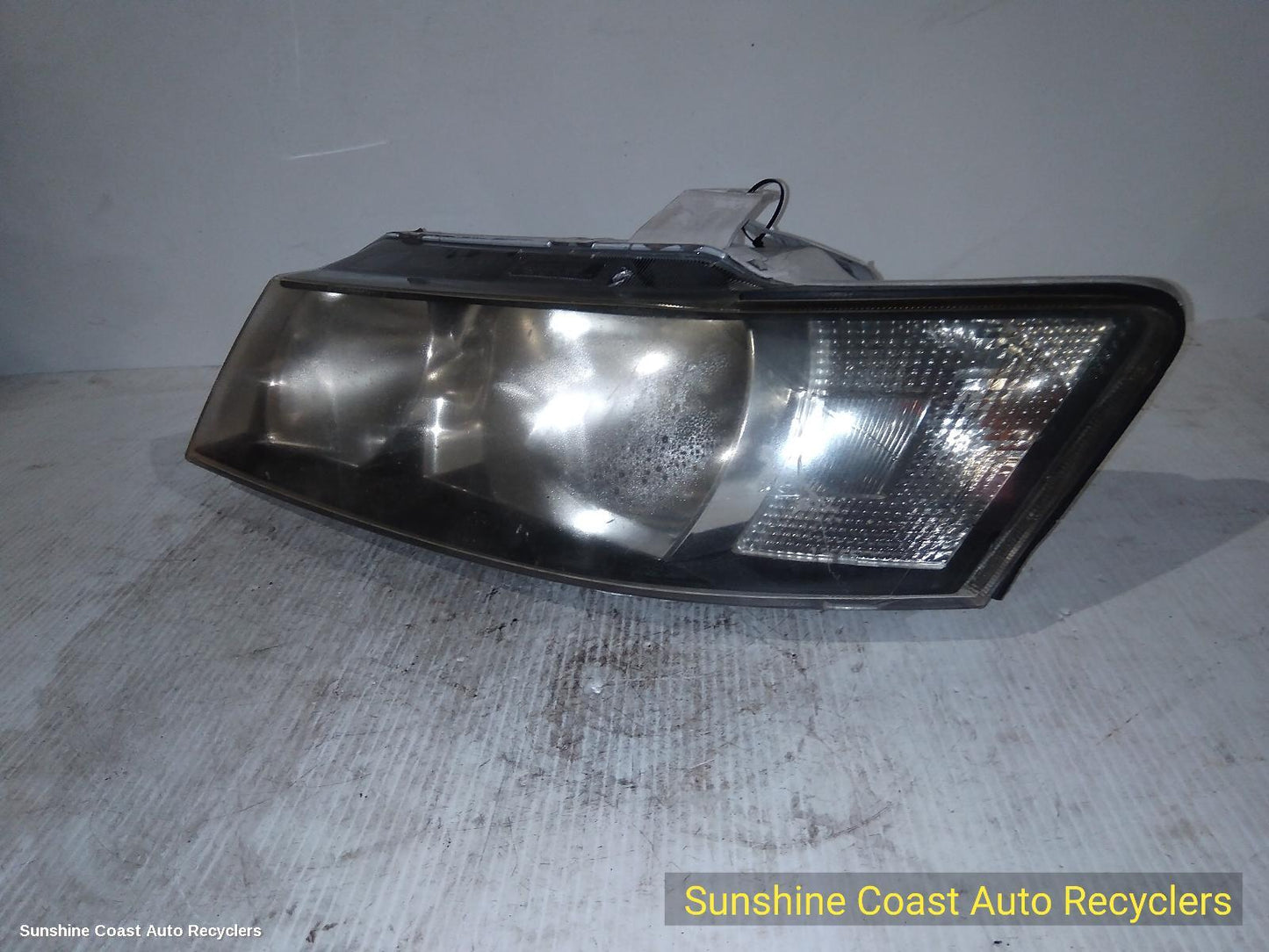 2004-2007 Holden Commodore Left Headlamp