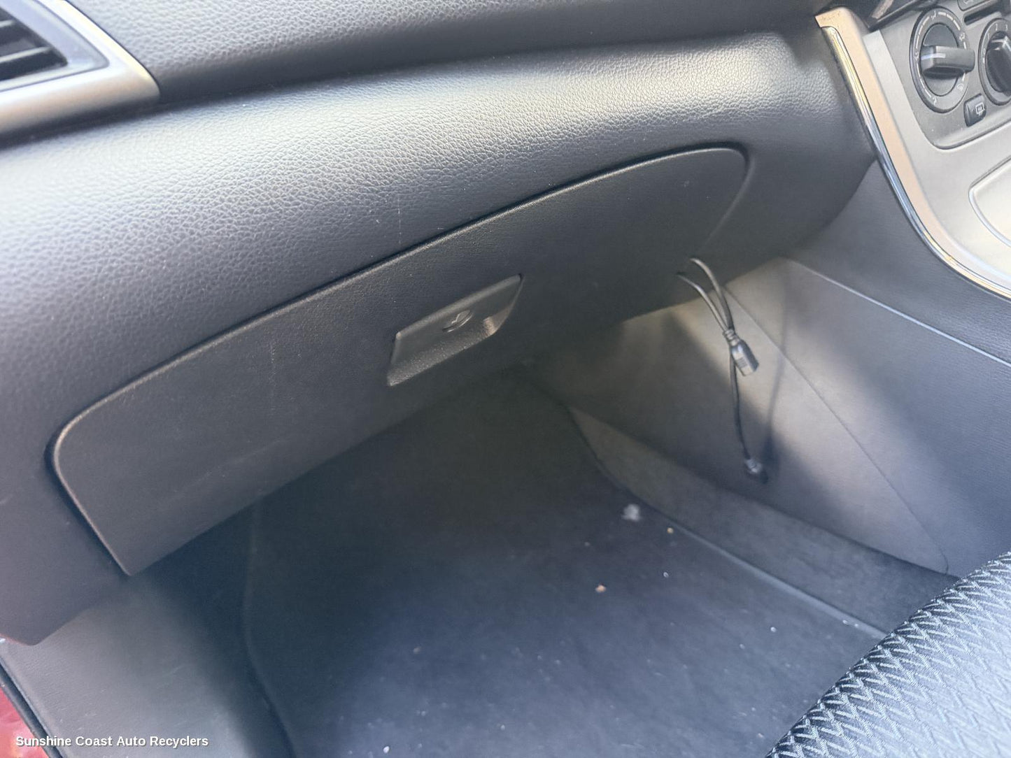 2013-2016 Nissan Pulsar Glove Box