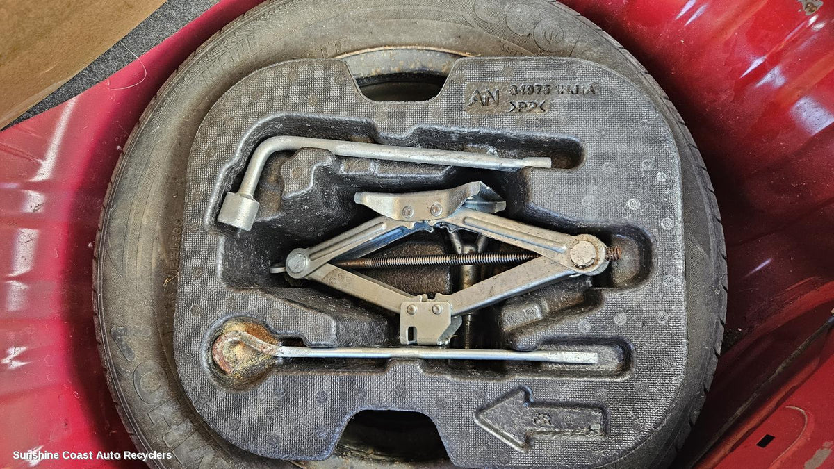 2010-2016 Nissan Micra Jack Tool Kit
