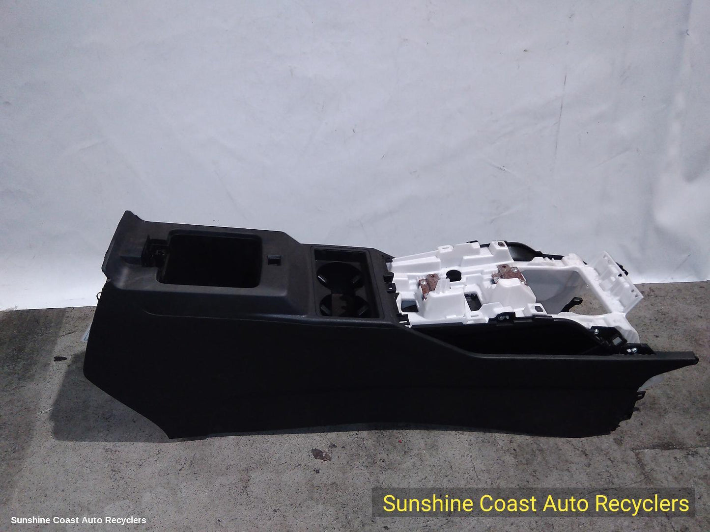 2021-2026 Mitsubishi Outlander Console