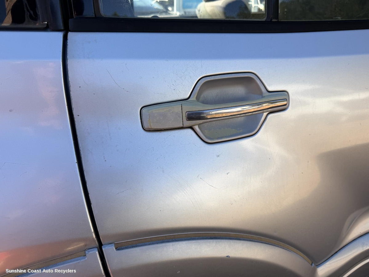 2000-2006 Mitsubishi Pajero Door Handle