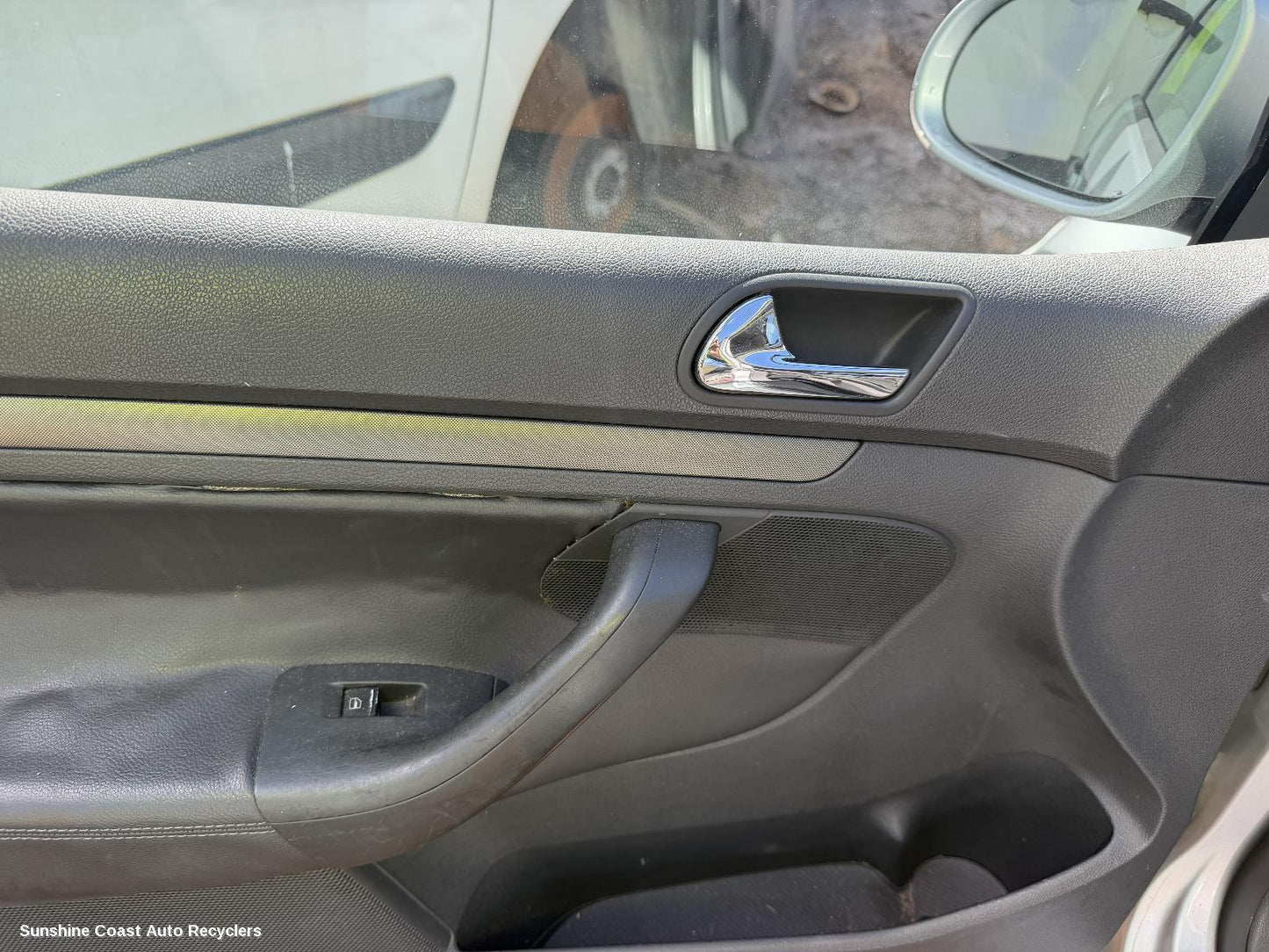 2004-2009 Volkswagen Golf Door Handle