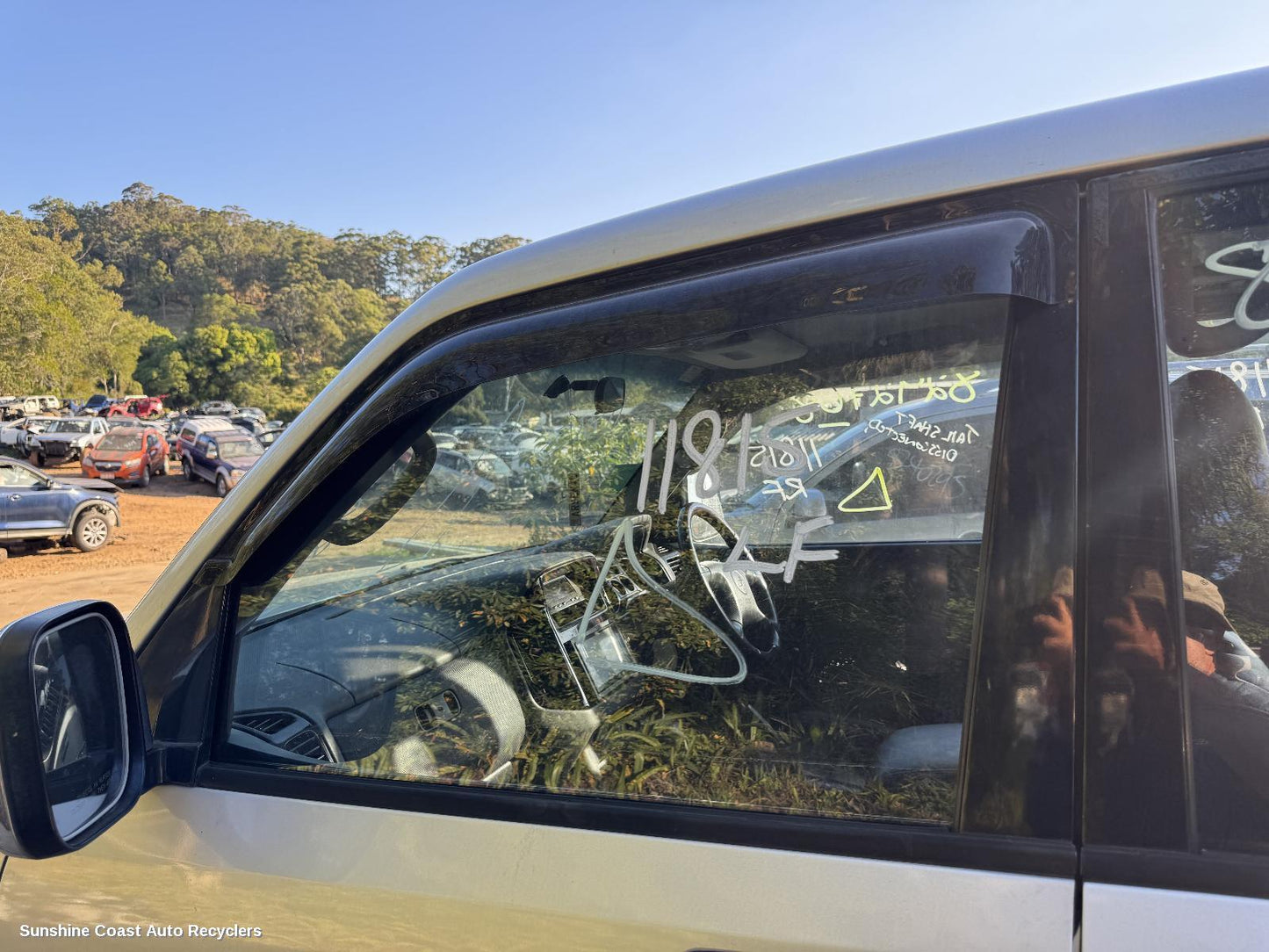 2002 Mitsubishi Pajero Left Front Door Window