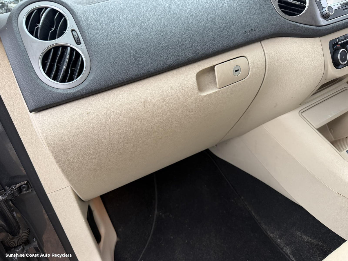 2008-2011 Volkswagen Tiguan Glove Box