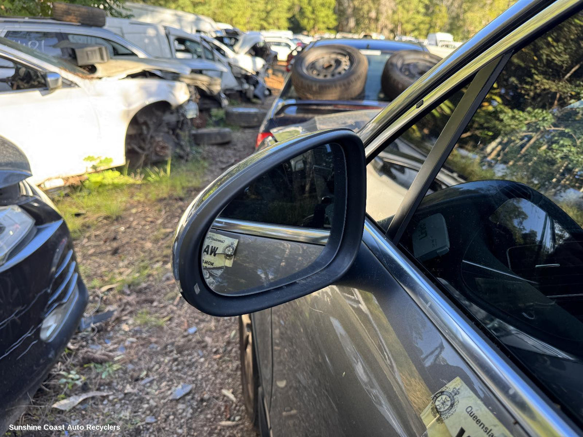2010-2014 Volkswagen Touareg Left Door Mirror