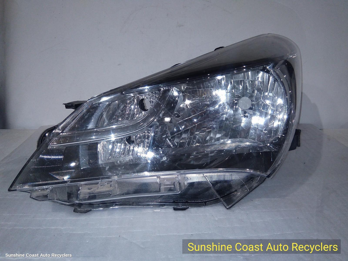 2014-2016 Toyota Yaris Left Headlamp