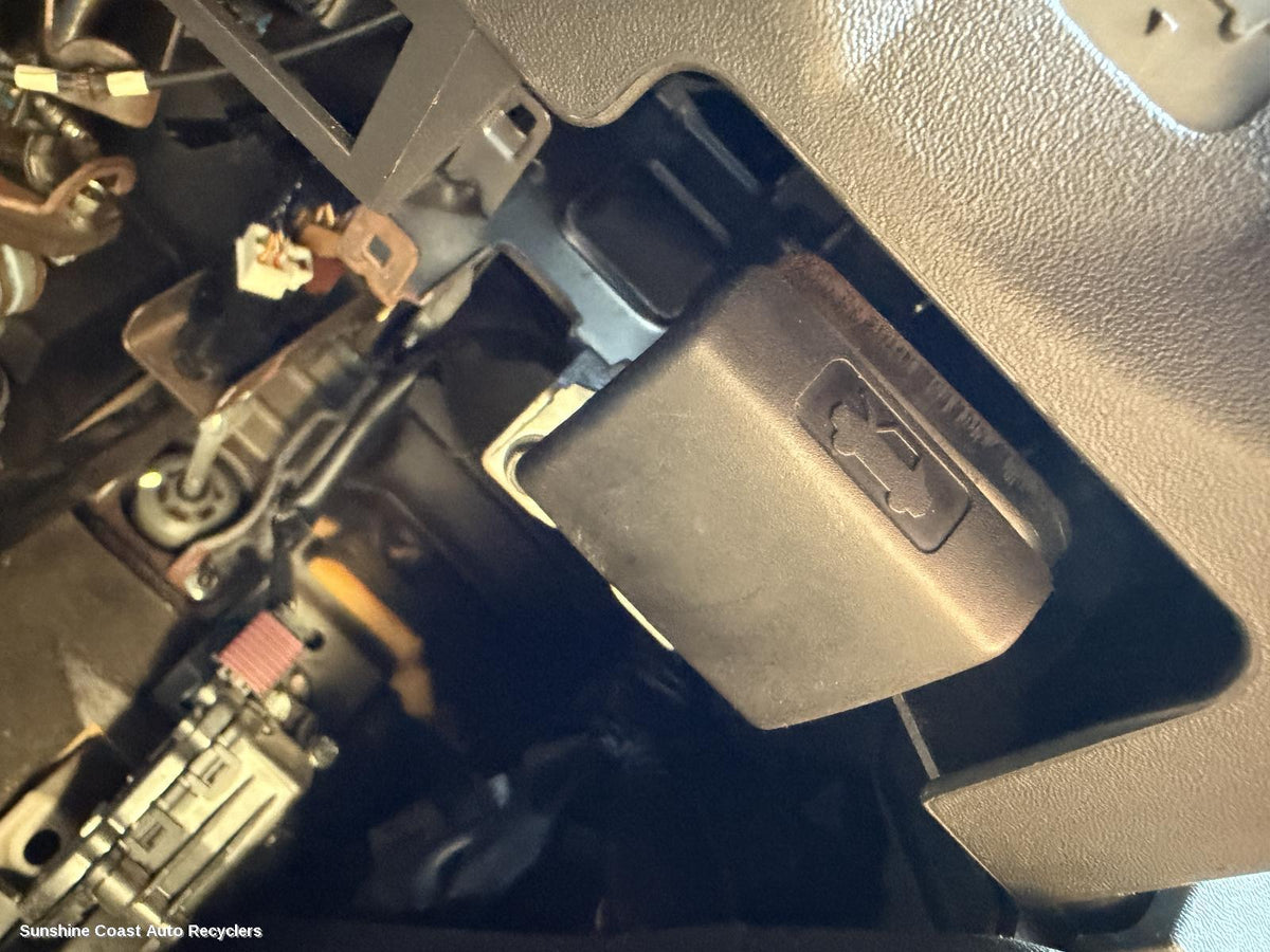 2005-2015 Nissan Navara Bonnet Release
