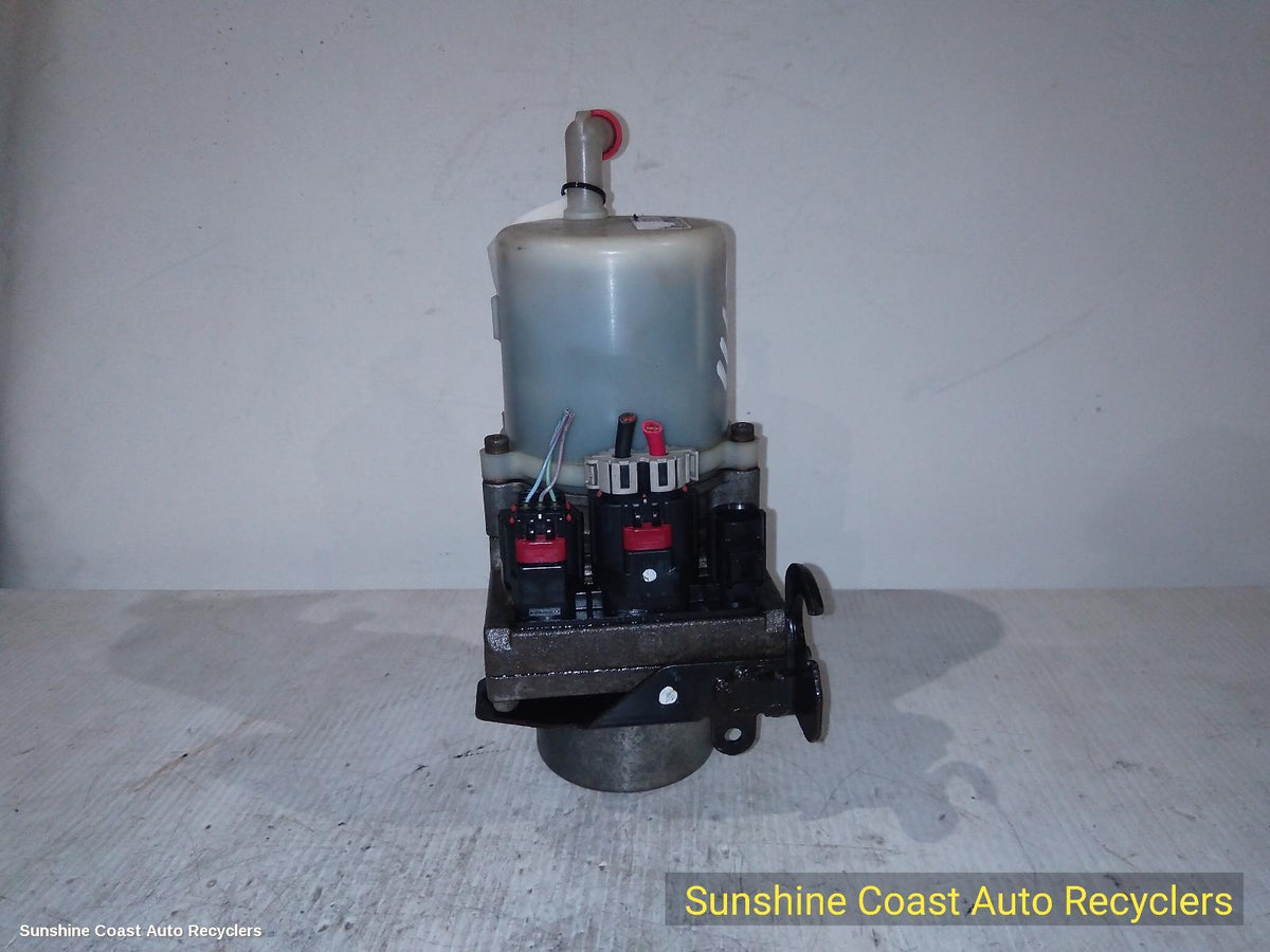 2003-2006 Mazda 3 Steering Pump