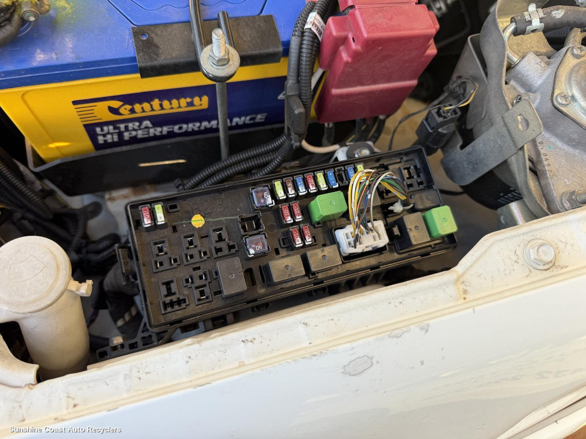 2009-2015 Mitsubishi Triton Fuse Box