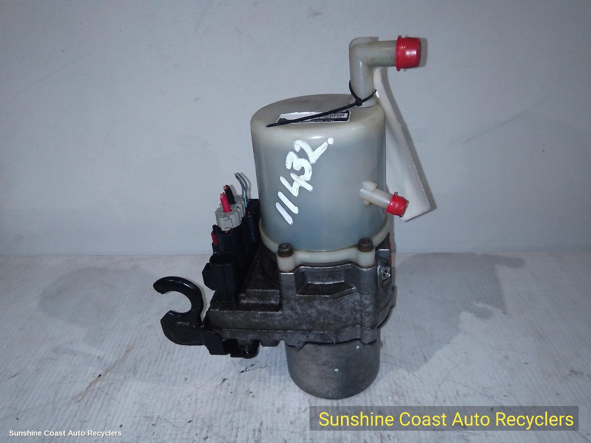 2003-2006 Mazda 3 Steering Pump