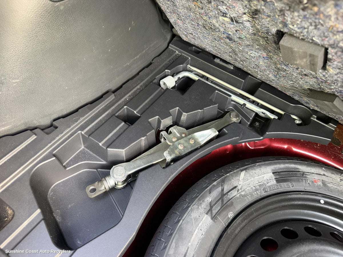 2013-2016 Nissan Pulsar Jack Tool Kit