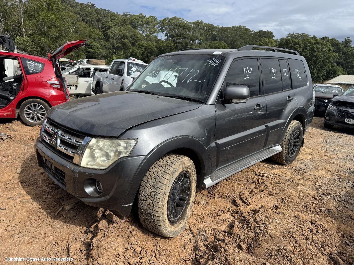 2014 Mitsubishi Pajero Sunvisor