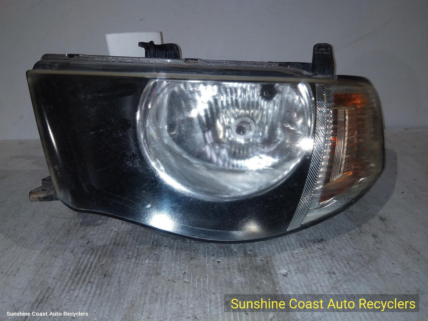 2011 Mitsubishi Triton Left Headlamp