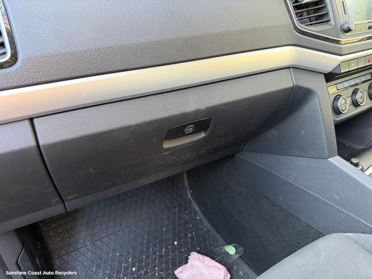2010-2022 Volkswagen Amarok Glove Box