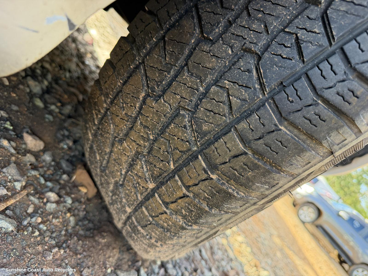 2000-2002 Mitsubishi Pajero Tyre