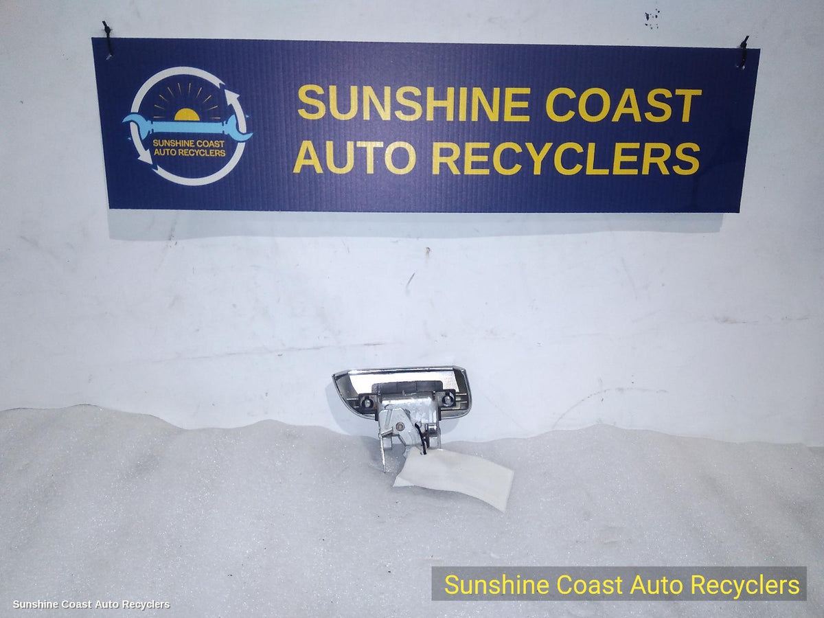 2005-2013 Nissan Pathfinder Door Handle