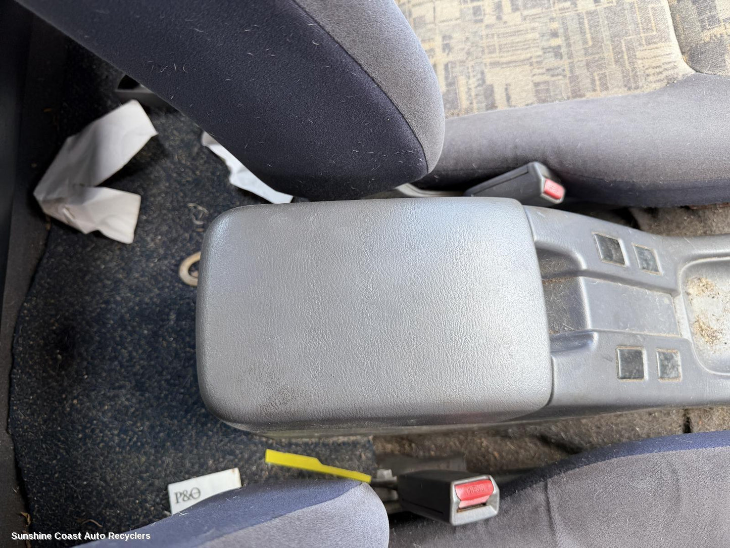 2001 Nissan Navara Console