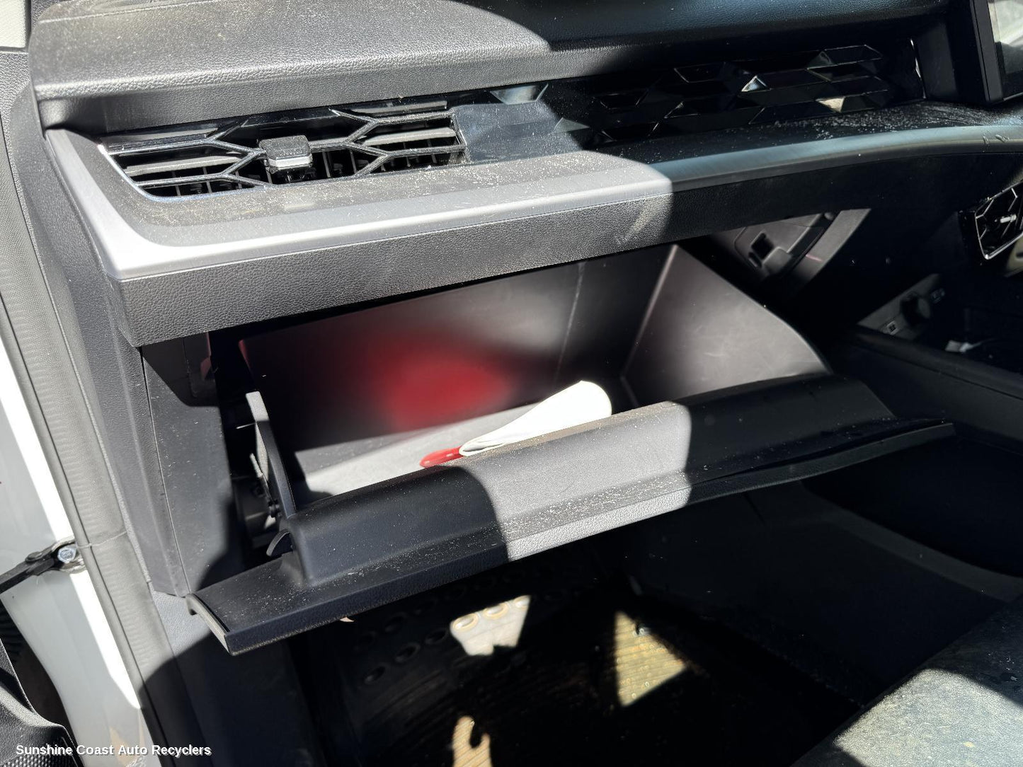2023 Mg Mg5 Glove Box