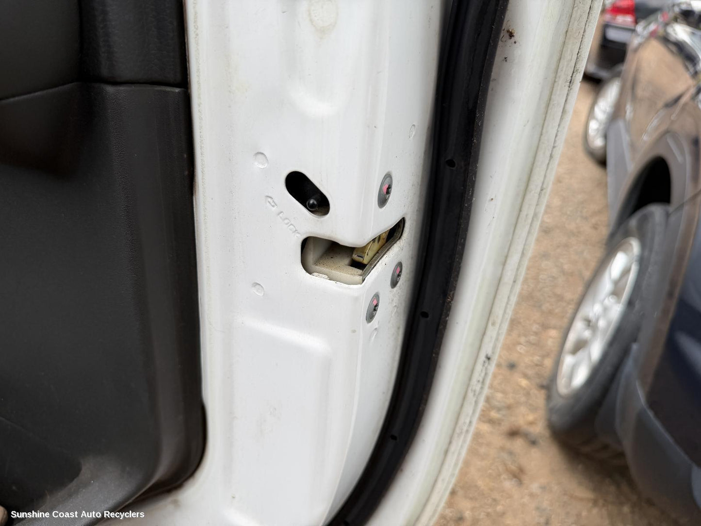 2011 Nissan Navara Door Boot Gate Lock