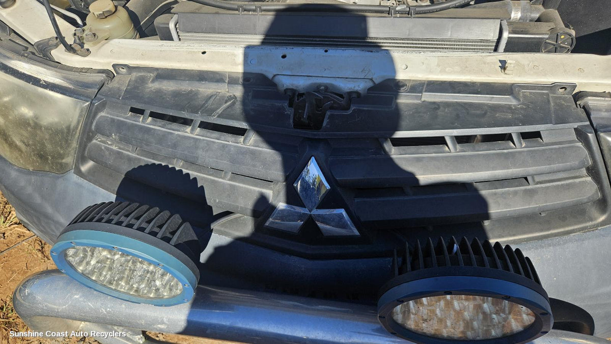 2009-2015 Mitsubishi Triton Grille