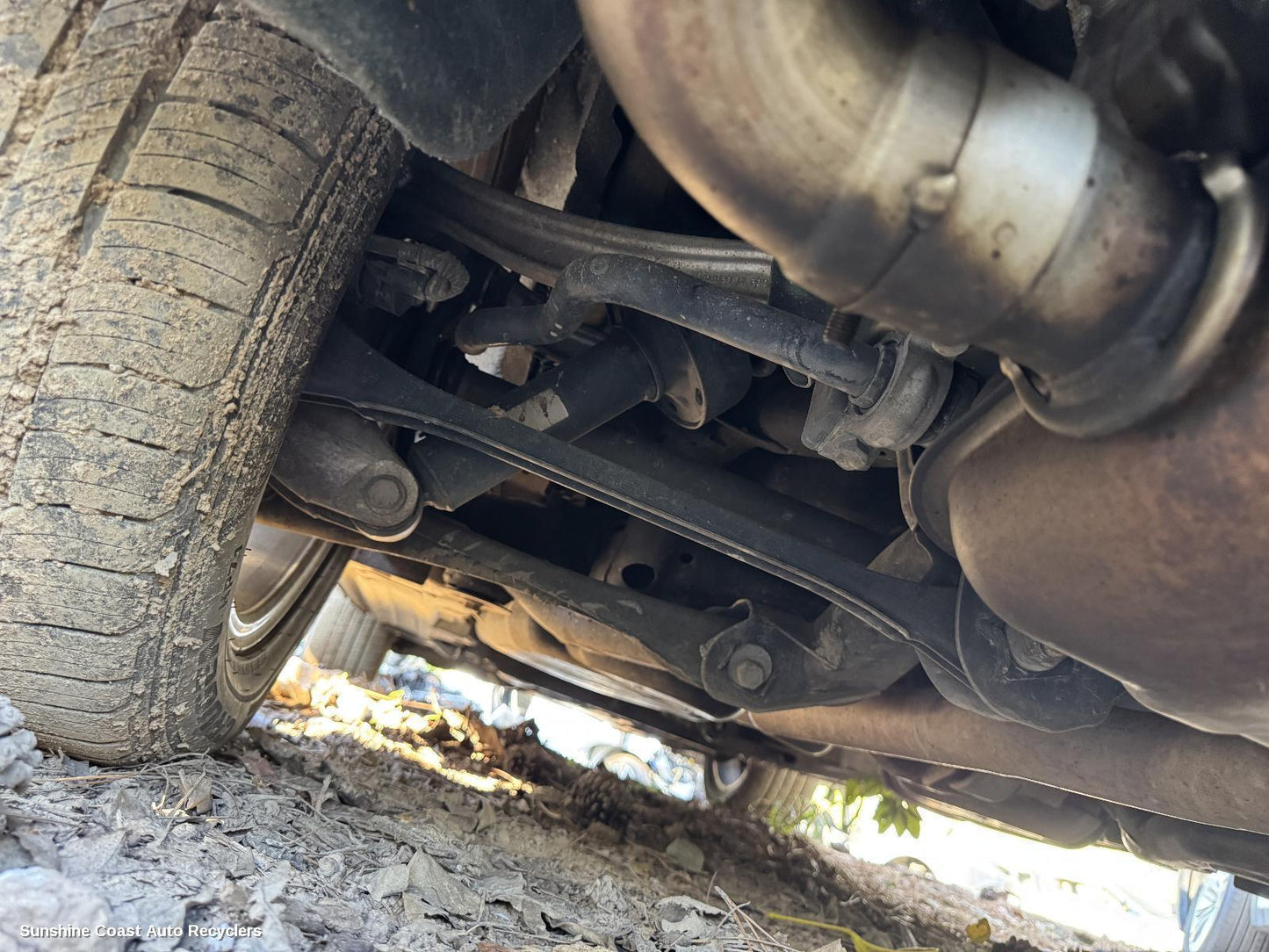 2011 Volkswagen Touareg Left Driveshaft