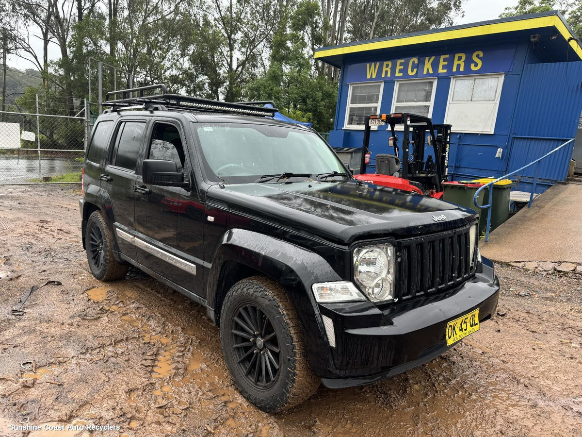 2008-2012 Jeep Cherokee Left Guard