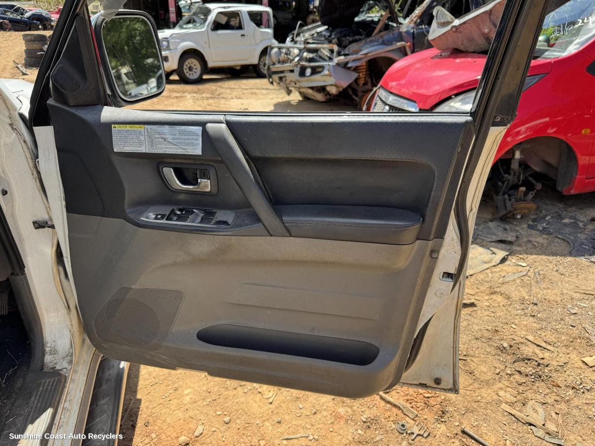 2002-2006 Mitsubishi Pajero Door Trim