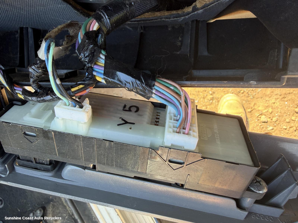 1997-2015 Nissan Navara Pwr Dr Wind Switch