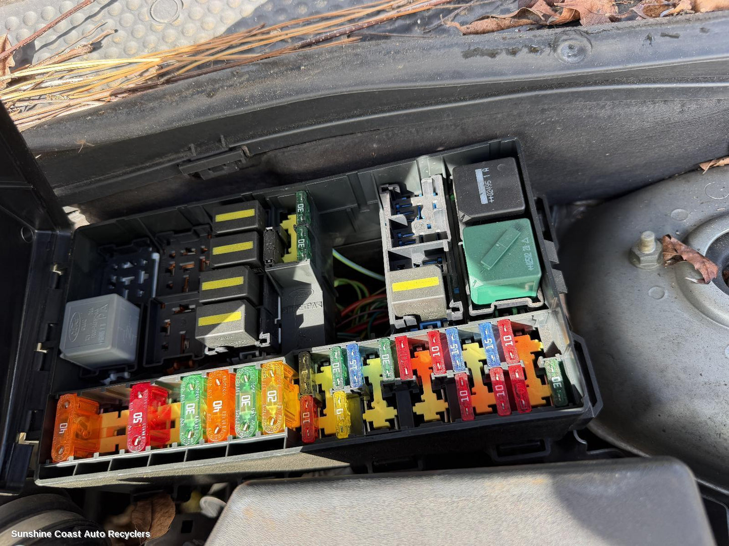 2001-2005 Ford Focus Fuse Box