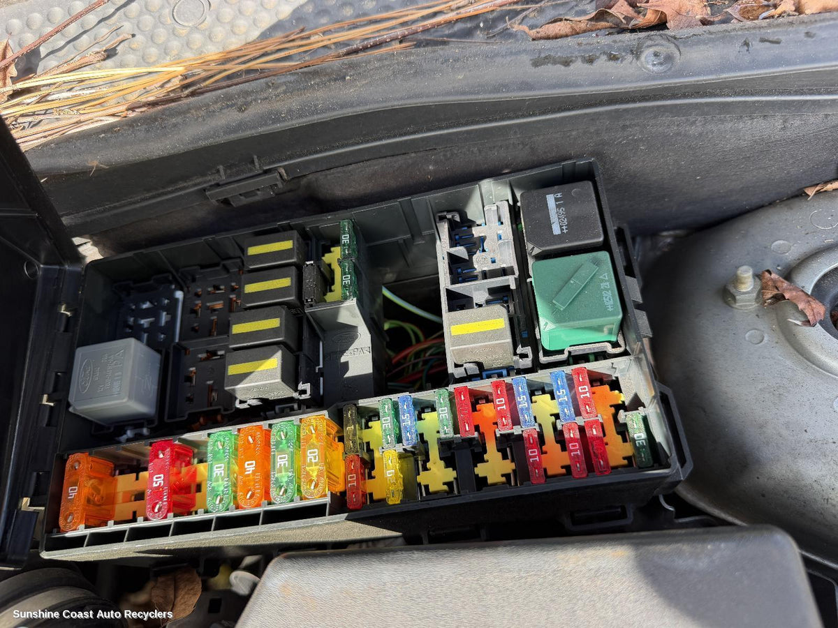 2001-2005 Ford Focus Fuse Box