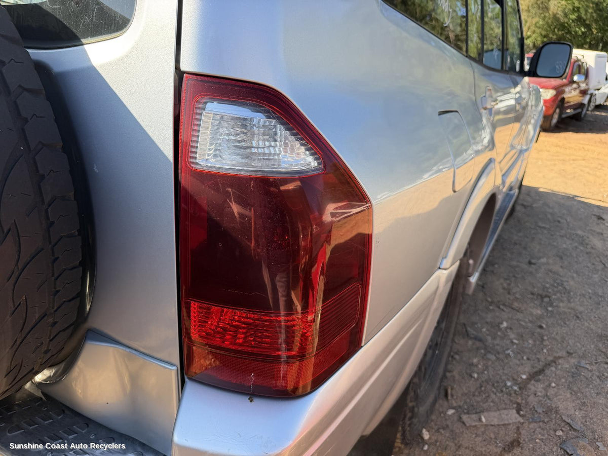 2002-2006 Mitsubishi Pajero Right Taillight