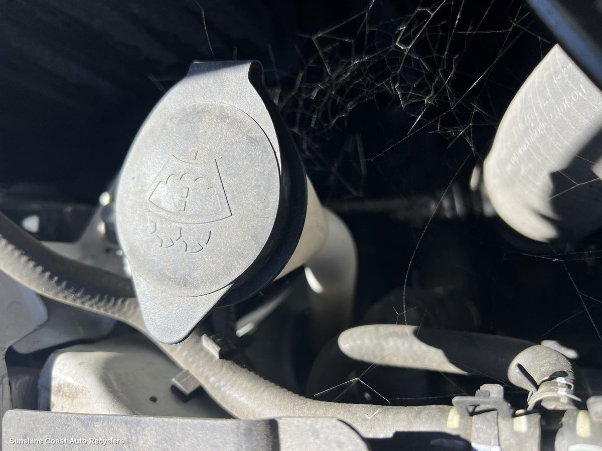 2015-2025 Ldv G10 Washer Bottle