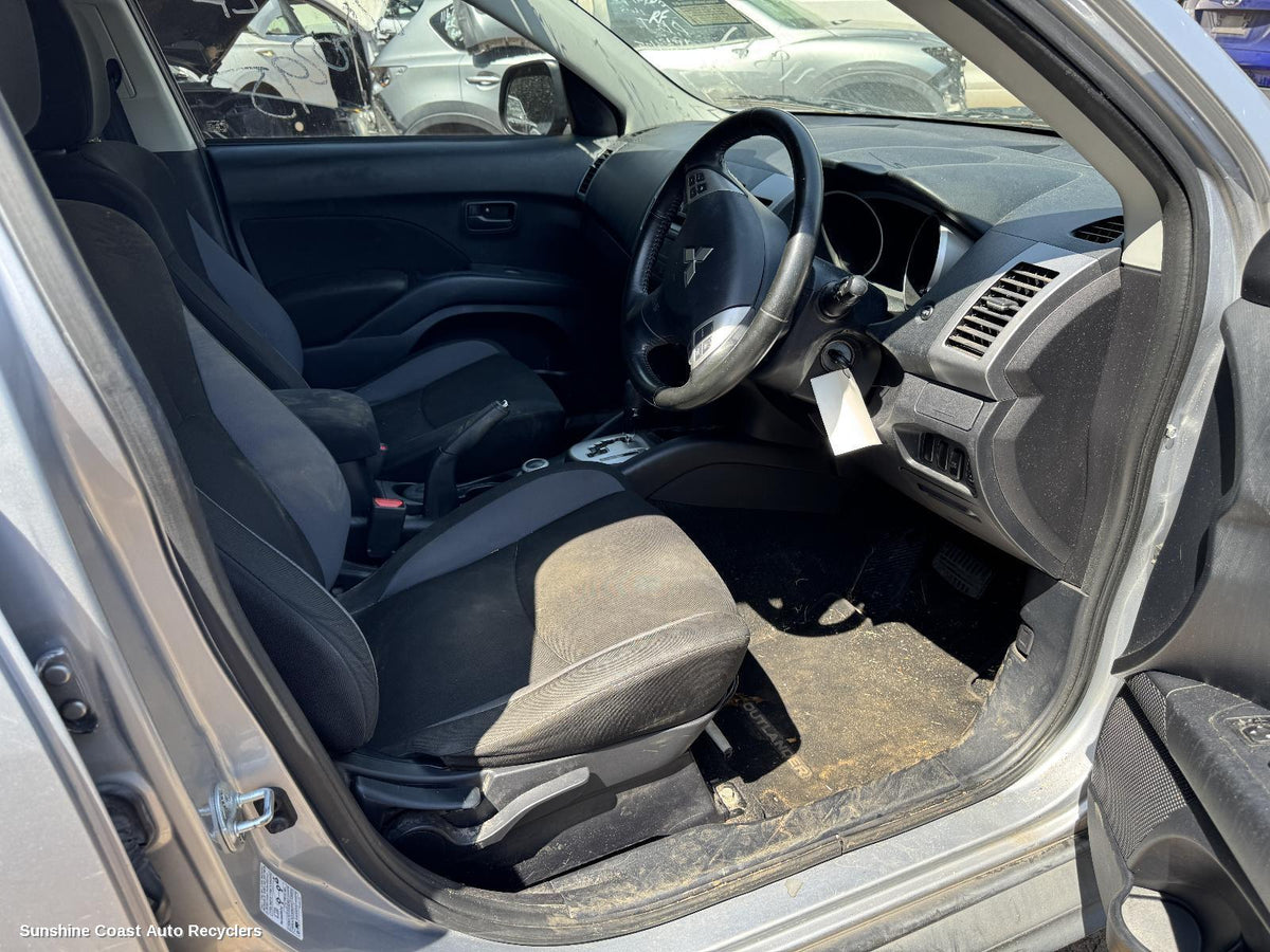 2009-2012 Mitsubishi Outlander Headrest