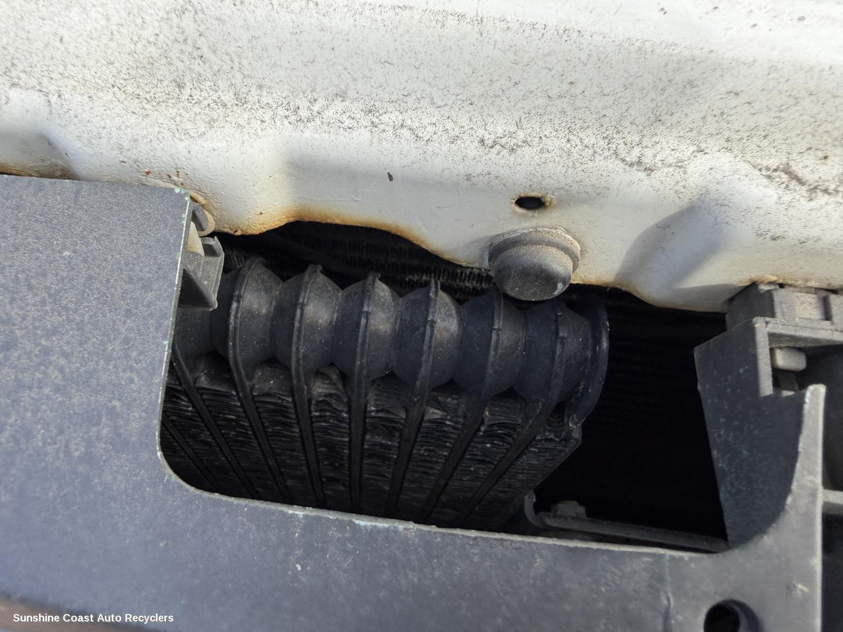 2000-2002 Mitsubishi Pajero Cooler