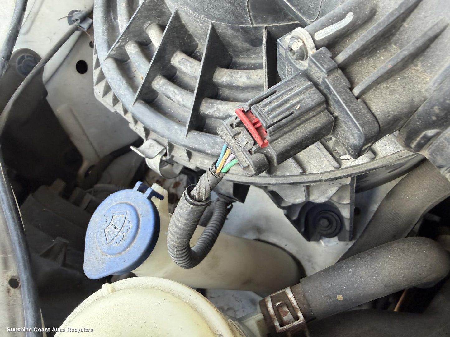 2011-2020 Mazda Bt50 Washer Bottle