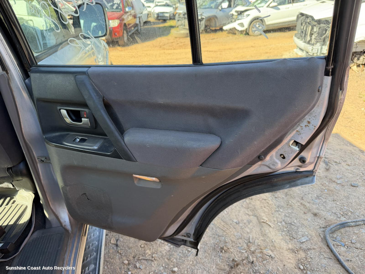 2002-2006 Mitsubishi Pajero Door Trim