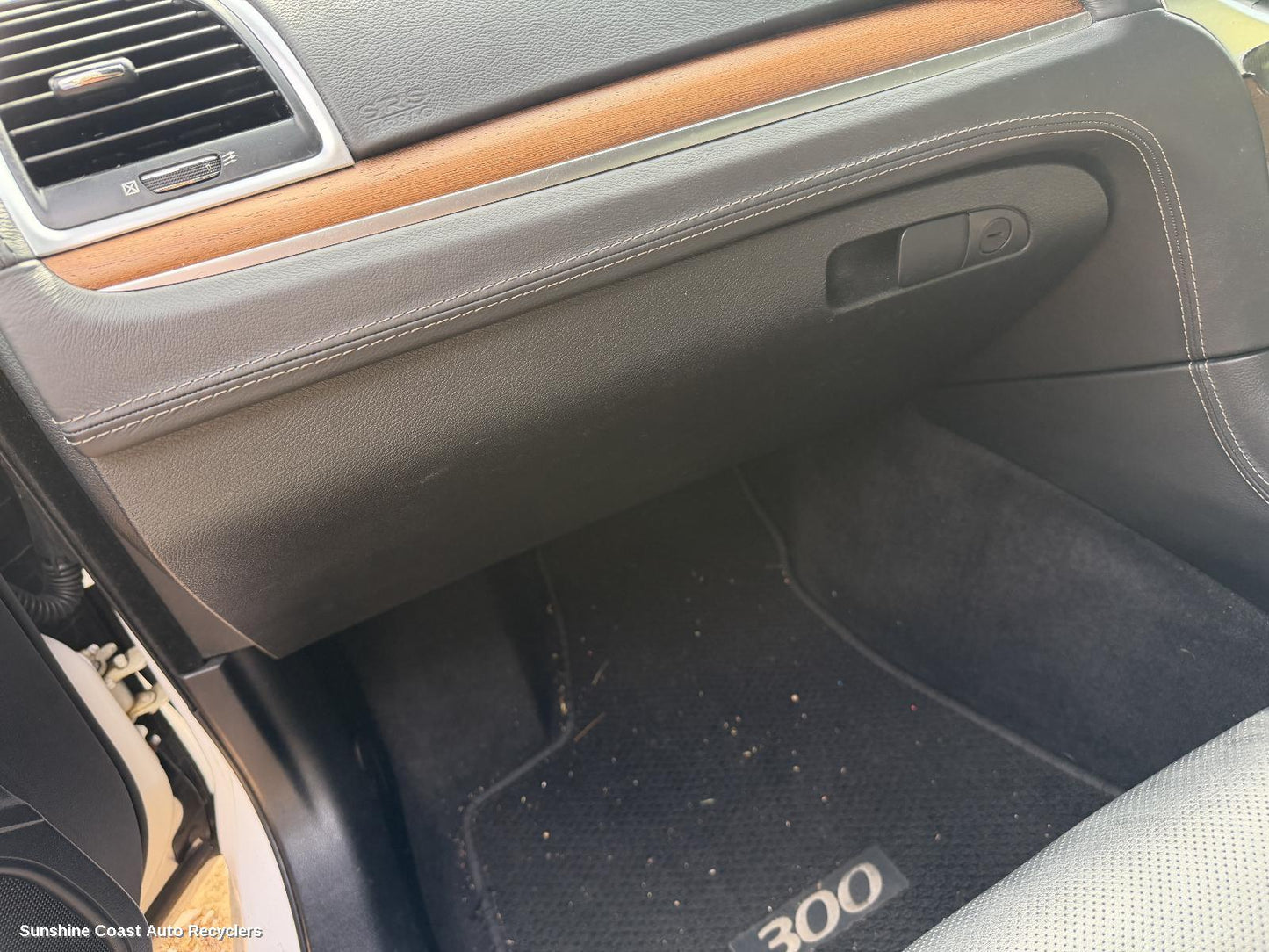 2012 Chrysler 300c Glove Box