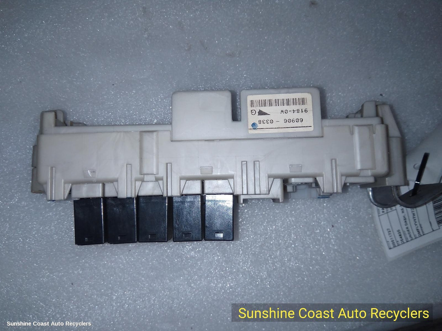 2006-2014 Mitsubishi Pajero Fuse Box