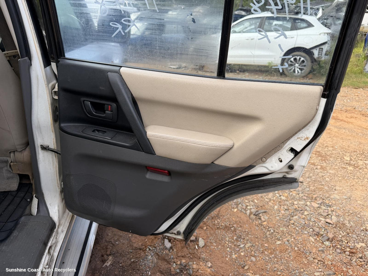 2000-2002 Mitsubishi Pajero Door Trim
